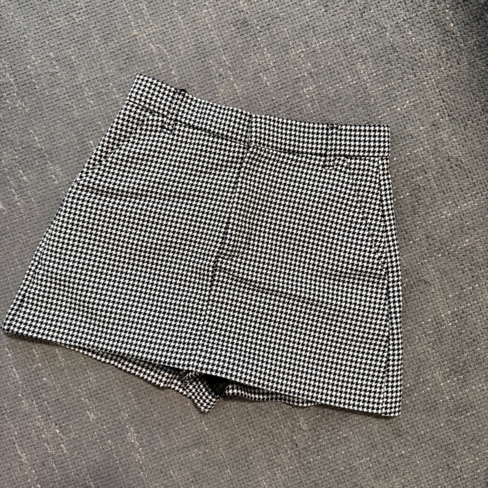 Zara Black and White Houndstooth Mini Skirt